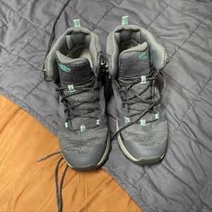 Keen  hiking boots size 8